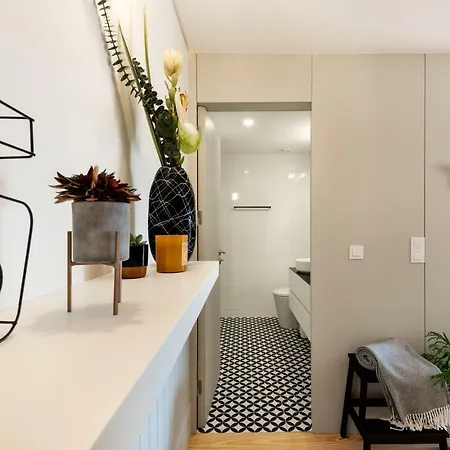 Lovelystay - Sun Loft W/ Balcony Apartment