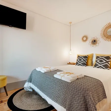 Lovelystay - Sun Loft W/ Balcony Apartment