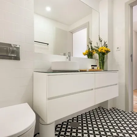 Lovelystay - Sun Loft W/ Balcony Porto
