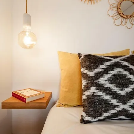 Lovelystay - Sun Loft W/ Balcony Apartment