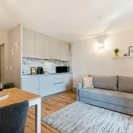 Lovelystay - Sun Loft W/ Balcony Apartment *